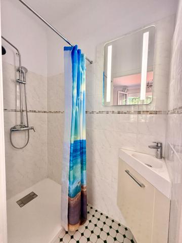 PRADES- Maison 7 pièce(s), parc, piscine, 4 faces