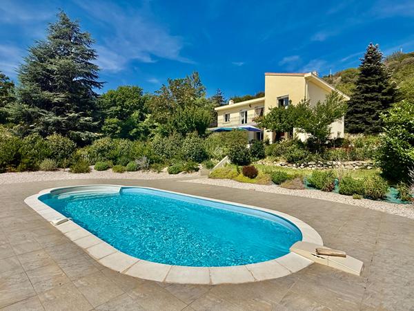 PRADES- Maison 7 pièce(s), parc, piscine, 4 faces