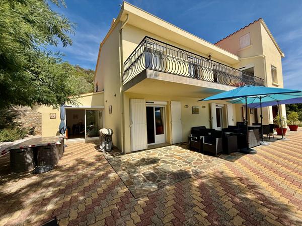 PRADES- Maison 7 pièce(s), parc, piscine, 4 faces