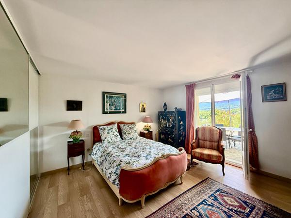 PRADES- Maison 7 pièce(s), parc, piscine, 4 faces