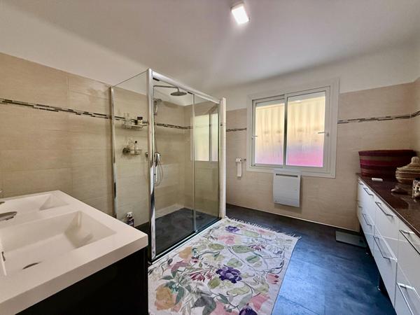 PRADES- Maison 7 pièce(s), parc, piscine, 4 faces