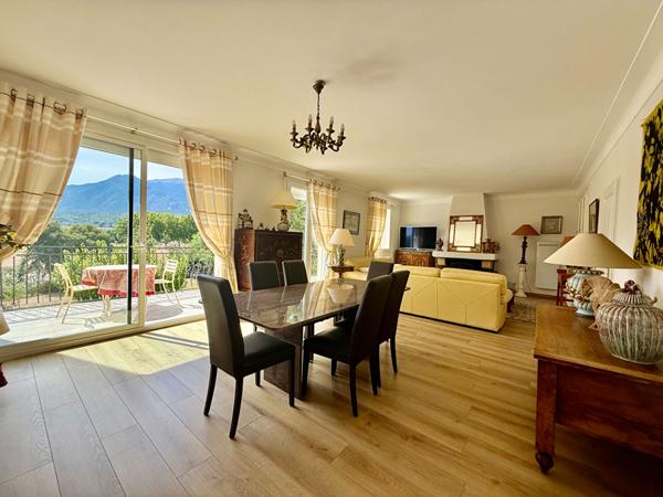 PRADES- Maison 7 pièce(s), parc, piscine, 4 faces