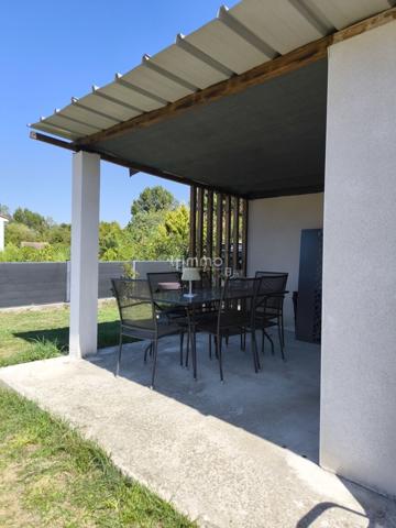 Maison contemporaine et économe avec studio indépendant.