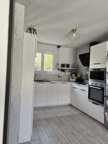 Maison contemporaine et économe avec studio indépendant.