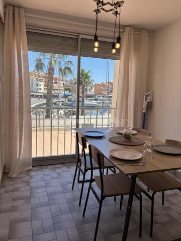 ✨ **DÉCOUVREZ CE JOLI APPARTEMENT DE 38 M² !**

Vendu **entièrement meublé**, moderne et lumineux, il vous séduira par son **joli volume et sa vue imprenable sur le port** ⚓️☀️

Situé au **1er étage d’une résidence sécurisée**, il est prêt à vous accueillir **à l’année comme pour vos vacances**, dans un cadre confortable et agréable.

🛋️ Un appartement **clé en main**, idéal pour profiter pleinement de la douceur de vivre du Grau d’Agde.

📍 **Une belle opportunité à découvrir sans tarder !**