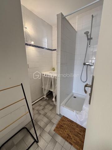 ✨ **DÉCOUVREZ CE JOLI APPARTEMENT DE 38 M² !**

Vendu **entièrement meublé**, moderne et lumineux, il vous séduira par son **joli volume et sa vue imprenable sur le port** ⚓️☀️

Situé au **1er étage d’une résidence sécurisée**, il est prêt à vous accueillir **à l’année comme pour vos vacances**, dans un cadre confortable et agréable.

🛋️ Un appartement **clé en main**, idéal pour profiter pleinement de la douceur de vivre du Grau d’Agde.

📍 **Une belle opportunité à découvrir sans tarder !**
