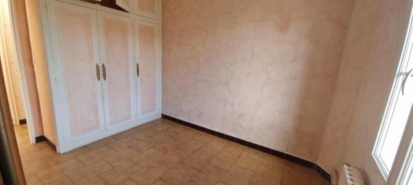 HAUT DE VILLA T3 DE  70 m2, TERRASSE, JARDIN, VUE MER, combles aménageables