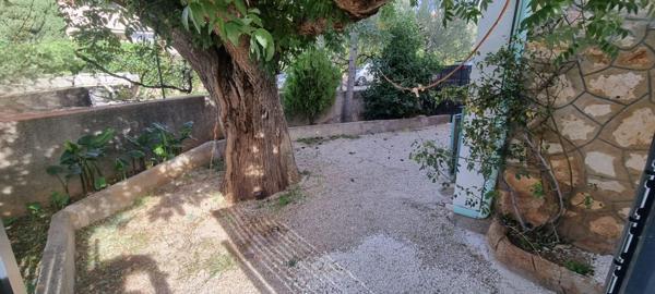 HAUT DE VILLA T3 DE  70 m2, TERRASSE, JARDIN, VUE MER, combles aménageables