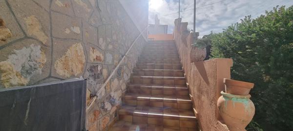 HAUT DE VILLA T3 DE  70 m2, TERRASSE, JARDIN, VUE MER, combles aménageables