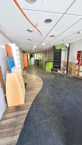 Baisse de prix Affaire à saisir: Immeuble avec Local commercial MONTREJEAU (31) surface totale 363 m2 RDC + 2 étages et 1 studio