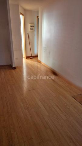 Baisse de prix Affaire à saisir: Immeuble avec Local commercial MONTREJEAU (31) surface totale 363 m2 RDC + 2 étages et 1 studio