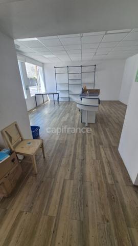 Baisse de prix Affaire à saisir: Immeuble avec Local commercial MONTREJEAU (31) surface totale 363 m2 RDC + 2 étages et 1 studio