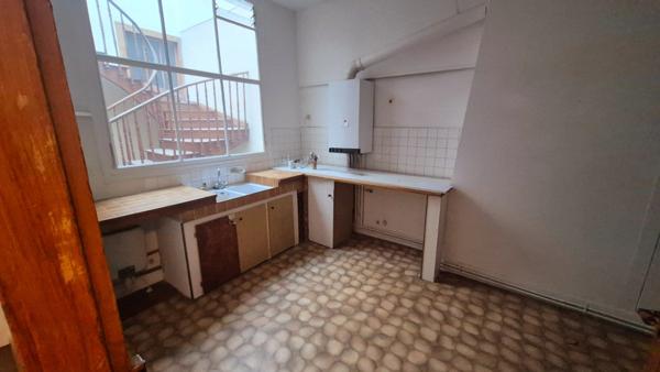 Baisse de prix Affaire à saisir: Immeuble avec Local commercial MONTREJEAU (31) surface totale 363 m2 RDC + 2 étages et 1 studio