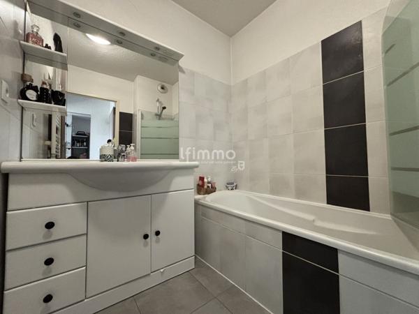 Appartement T2 proche centre avec terrasse