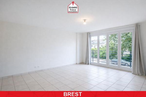 A VENDRE - APPARTEMENT 42M² - 1 CHAMBRE - - BOURG DE LAMBEZELEC - ASCENSEUR - PROCHE COMMERCES