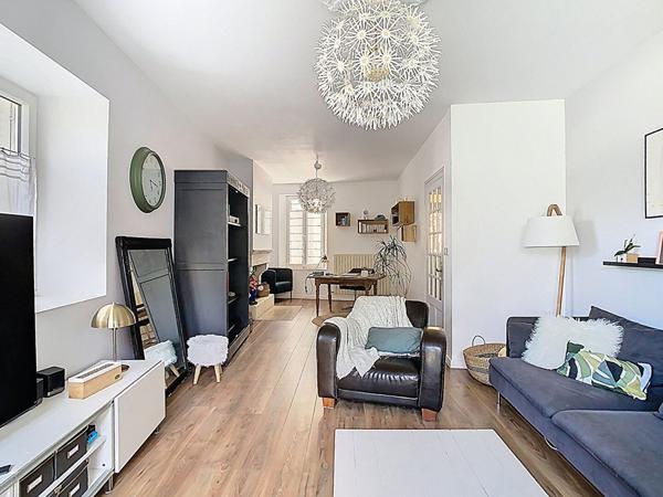 Grande maison de caractere proche des commodites a decouvrir dans Les Hauts d Anjou !