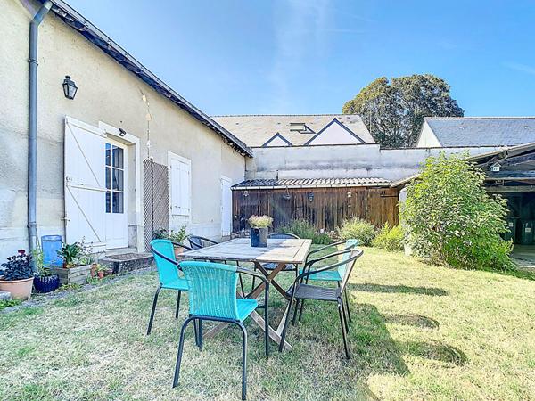 Grande maison de caractere proche des commodites a decouvrir dans Les Hauts d Anjou !