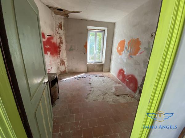 MAISON DE VILLAGE AVEC JARDIN