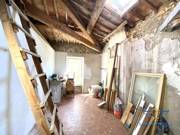 MAISON DE VILLAGE AVEC JARDIN