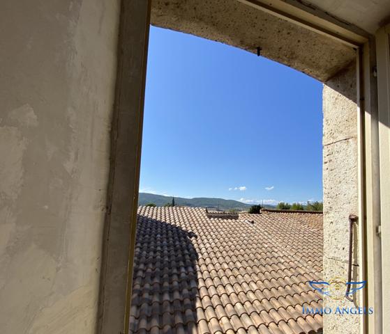 MAISON DE VILLAGE AVEC JARDIN