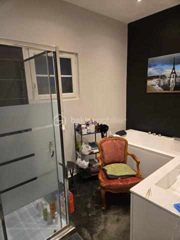 Vends maison de HAUT-STANDING de 245 m2 très proche du centre ville, de toutes les commodités ainsi que des transports.

Le Domaine : Un écrin de verdure rare aux portes de la ville.
Située dans un environnement privilégié au calme absolu et sans aucun vis-à-vis, découvrez cette demeure de haut standing construite en 2000 par un maître maçon. Alliant une qualité de bâti traditionnelle irréprochable et un confort résolument contemporain, cette propriété de 245 m² habitables a été entièrement rafraîchie il y a trois ans.

L’Espace de Vie : Volume, Lumière et Noblesse des Matériaux
Dès l’entrée, le ton est donné par un majestueux escalier en marbre. Le cœur de la maison se dévoile sur une pièce de vie spectaculaire de 130 m² baignée de lumière, comprenant un salon-séjour avec poêle à bois et une cuisine ouverte équipée. Le plan de travail en granit souligne la fonctionnalité et l'élégance de cet espace conçu pour la convivialité.
Le bien dispose de 9 pièces parfaitement agencées :
5 chambres spacieuses.
Un bureau indépendant pour le télétravail.
Une salle de sport dédiée.
Une buanderie/arrière-cuisine séparée.
2 salles de bains et 2 WC (dont un WC japonais de haut standing).

L’Extérieur : Une Oasis de Détente
Terrain de 1000 m² cloturé et arboré.
Espace Piscine :
Bassin au sel (7mx3,5 m) avec rideau de sécurité, entouré d'une terrasse couverte de 45 m² avec un barbecue bâti.
Terrasse d'accueil : Une seconde terrasse de 20 m² offre une vue apaisante sur le parc à l'entrée.

Technologie et Performance Énergétique
Cette maison anticipe vos besoins de demain :
Énergie : Panneaux solaires, chauffage au gaz au sol et climatisation réversible intégrale.
Double garage de 60 m² avec portes automatiques + vaste abri-voiture et borne de recharge rapide pour véhicules électriques.
Sécurité : Alarme, vidéosurveillance intérieure/extérieure, portail électrique et interphone.
Connectivité : Fibre optique installée.

Les points clés :
Surface : 245 m² (9 pièces)
Terrain : 1000 m2
Annexes : Garage 60 m² + Carport
État : Excellent (Rafraîchi en 2023)
Assainissement : Tout-à-l'égout

RARE et à visiter sans tarder !

PRIX H.A.I. : 699000 €

Contactez-moi : 
PIERLOT Corentin.
Agent commercial immatriculé au RSAC d'Albi sous le numéro 521641936.
BSK Immobilier.

INFORMATIONS ET VISITES : 0621220824.
Mail : cpierlot@bskimmobilier.com