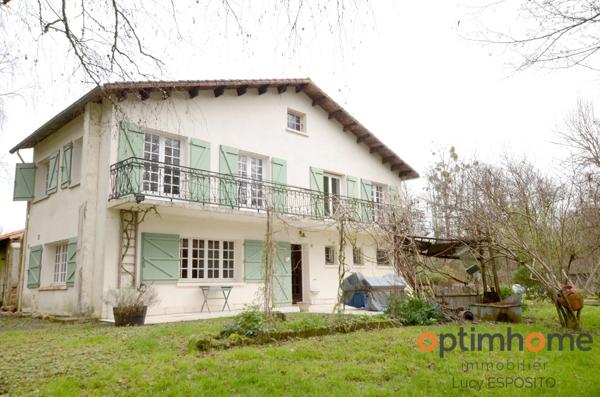 Propriété de 4 chambres au bord de la rivière à vendre