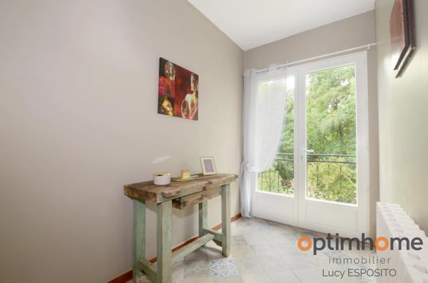 Propriété de 4 chambres au bord de la rivière à vendre