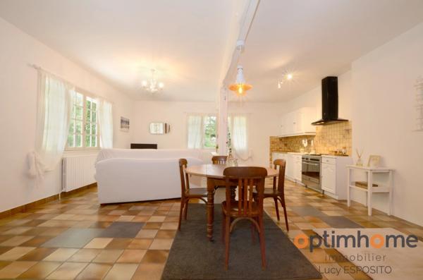 Propriété de 4 chambres au bord de la rivière à vendre