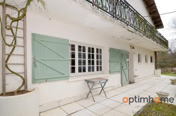 Propriété de 4 chambres au bord de la rivière à vendre