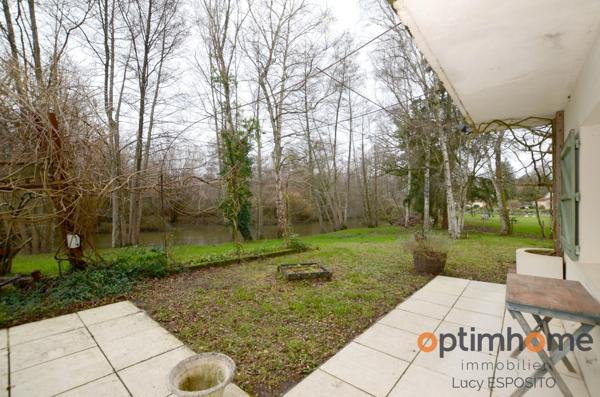Propriété de 4 chambres au bord de la rivière à vendre