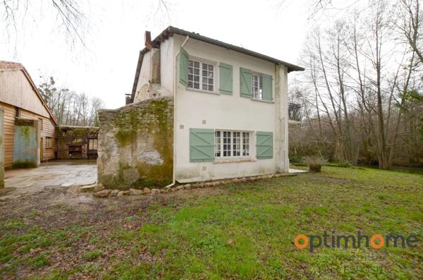 Propriété de 4 chambres au bord de la rivière à vendre