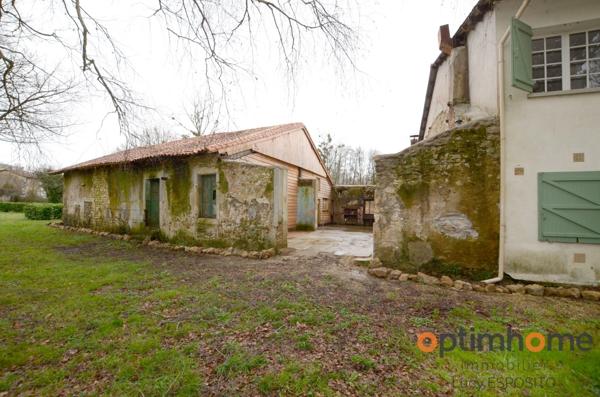 Propriété de 4 chambres au bord de la rivière à vendre