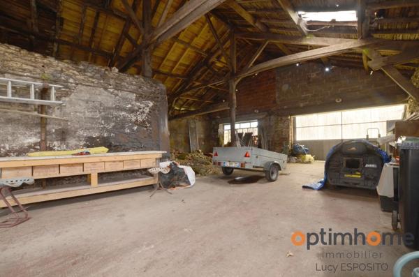Propriété de 4 chambres au bord de la rivière à vendre