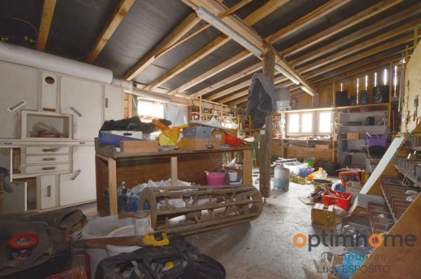 Propriété de 4 chambres au bord de la rivière à vendre