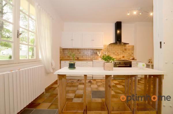 Propriété de 4 chambres au bord de la rivière à vendre