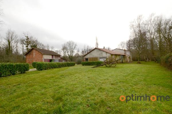 Propriété de 4 chambres au bord de la rivière à vendre