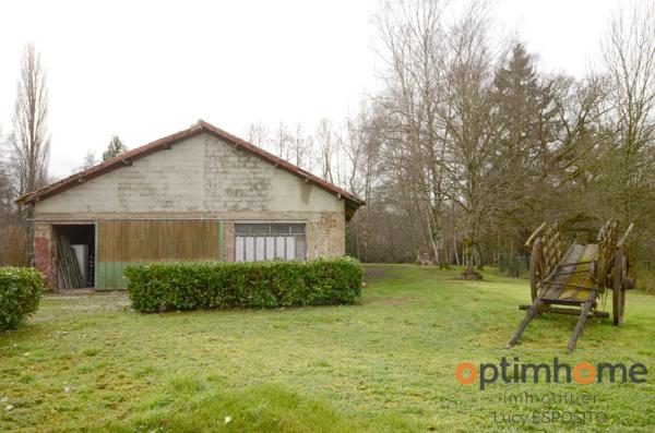 Propriété de 4 chambres au bord de la rivière à vendre