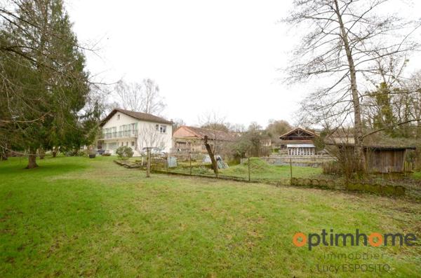 Propriété de 4 chambres au bord de la rivière à vendre