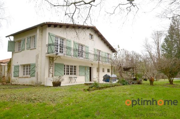 Propriété de 4 chambres au bord de la rivière à vendre