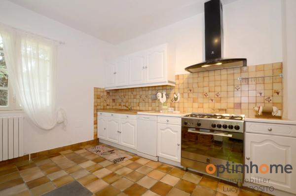Propriété de 4 chambres au bord de la rivière à vendre