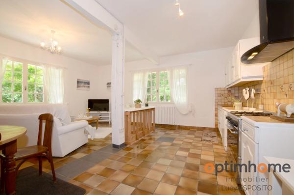 Propriété de 4 chambres au bord de la rivière à vendre