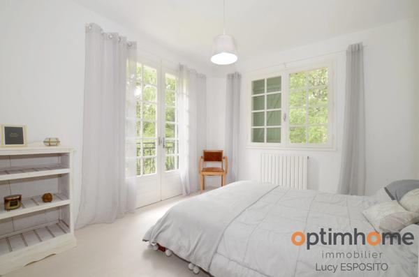 Propriété de 4 chambres au bord de la rivière à vendre