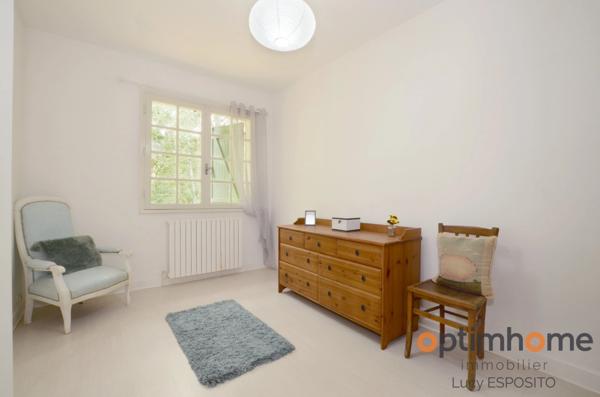 Propriété de 4 chambres au bord de la rivière à vendre