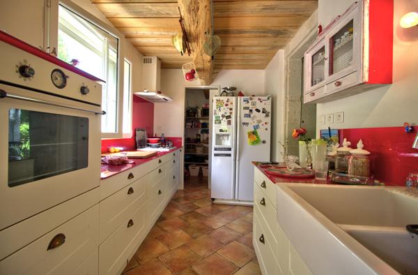 SAINT-PIERRE DE CLAIRAC - Propriété en pierres de 240m² habitables, 4 chambres, 1 grange de 265m² et 1 dépendance sur un parc arboré de 2.5 hectares
