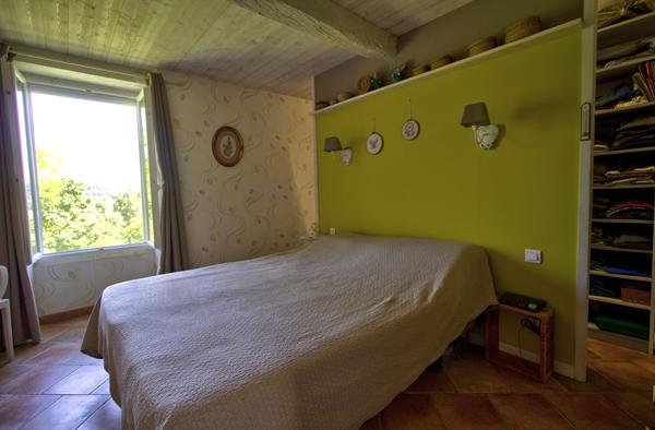 SAINT-PIERRE DE CLAIRAC - Propriété en pierres de 240m² habitables, 4 chambres, 1 grange de 265m² et 1 dépendance sur un parc arboré de 2.5 hectares