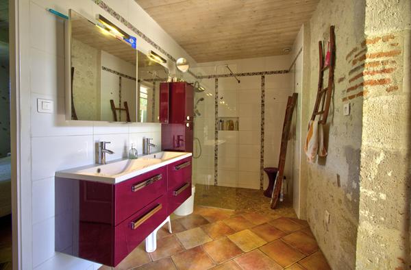 SAINT-PIERRE DE CLAIRAC - Propriété en pierres de 240m² habitables, 4 chambres, 1 grange de 265m² et 1 dépendance sur un parc arboré de 2.5 hectares
