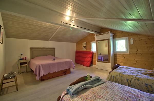 SAINT-PIERRE DE CLAIRAC - Propriété en pierres de 240m² habitables, 4 chambres, 1 grange de 265m² et 1 dépendance sur un parc arboré de 2.5 hectares