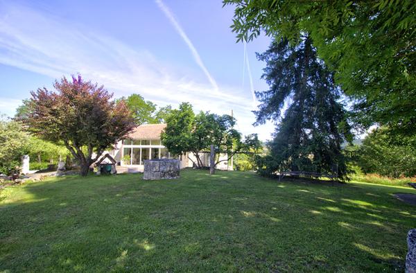 SAINT-PIERRE DE CLAIRAC - Propriété en pierres de 240m² habitables, 4 chambres, 1 grange de 265m² et 1 dépendance sur un parc arboré de 2.5 hectares