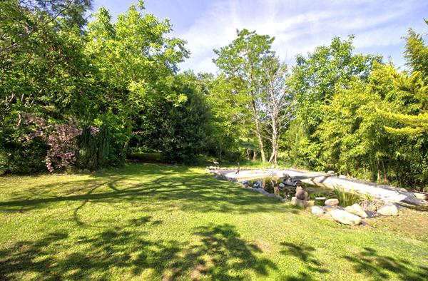 SAINT-PIERRE DE CLAIRAC - Propriété en pierres de 240m² habitables, 4 chambres, 1 grange de 265m² et 1 dépendance sur un parc arboré de 2.5 hectares