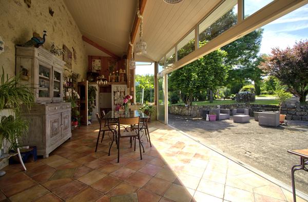 SAINT-PIERRE DE CLAIRAC - Propriété en pierres de 240m² habitables, 4 chambres, 1 grange de 265m² et 1 dépendance sur un parc arboré de 2.5 hectares